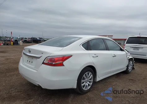 2015 Nissan Altima 2.5 S z USA, uszkodzony, nr VIN 1N4AL3AP6FN888067